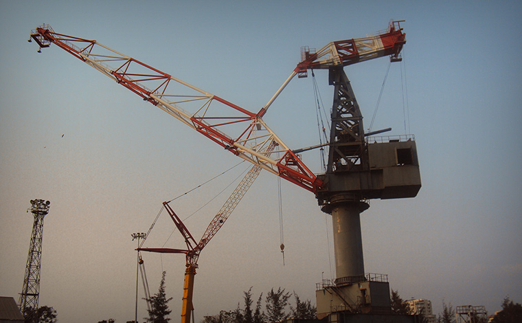 Level Luffing Traveling Crane 5